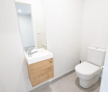 Modern 3-Bedroom Townhouse in Mangere Bridge - Photo 5