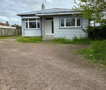 LARGE FAMILY HOME READY TO MOVE IN - Photo 1