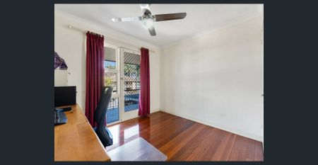 22A Crestgarden Street, MacGregor, Qld 4109 - Photo 5