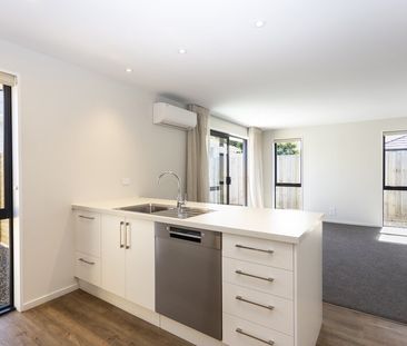 Near new 2 bedroom townhouse – pet friendly! - Photo 6