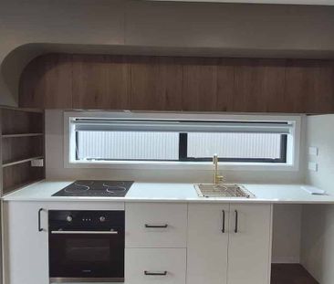 Brand new, modern home available, ready to move in - Photo 3