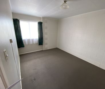 This well-presented upstairs one-bedroom flat offers easy, low-main... - Photo 6