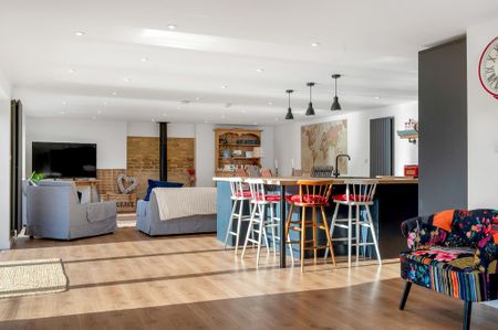 4 bedroom detached house to rent - Photo 5