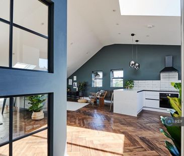 3 bedroom flat to rent - Photo 1