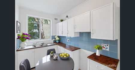 Freshly Painted and new carpets throughout - Photo 3