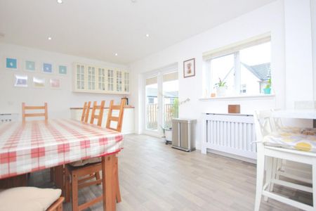 4 bedroom detached house to rent - Photo 3