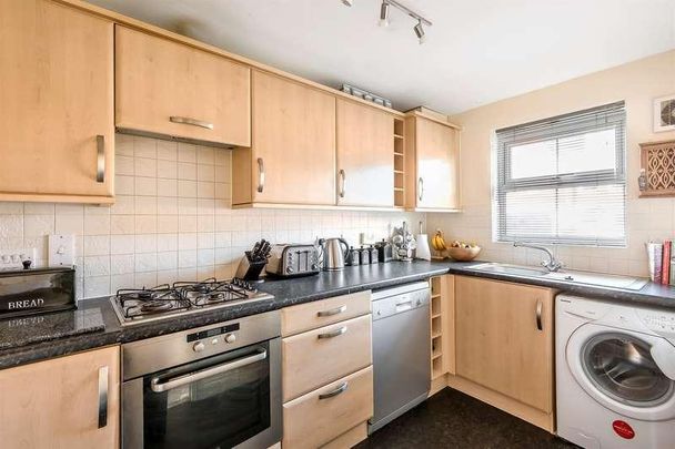 Aphelion Way, Shinfield, Reading, RG2 - Photo 1