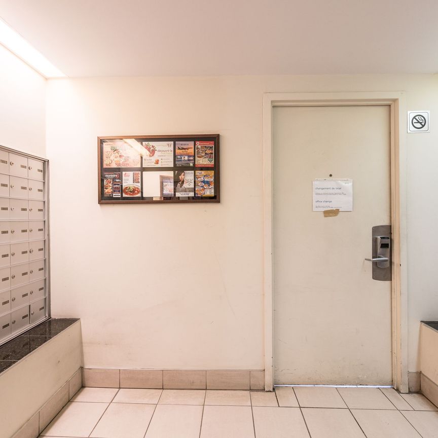 1975 Maisonneuve Blvd West - Photo 1