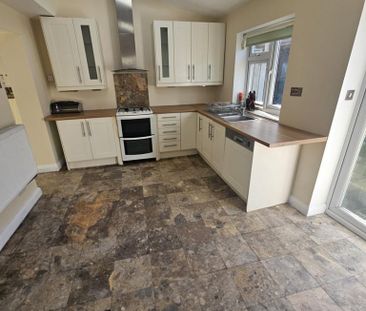 4 bedroom terraced house to rent - Photo 5