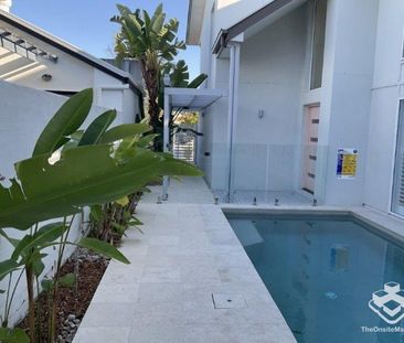 IMMACULATE FAMILY HOME ON KAWANA ISLAND WITH POOL MAINTENANCE INCLUDED - Photo 4