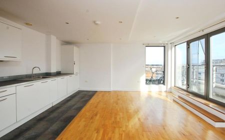 A fantastic one bedroom flat with roof terrace. - Photo 2