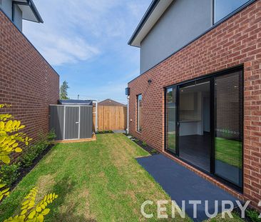 Modern Spacious Townhouse - Photo 4