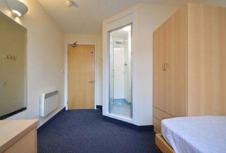 1 bedroom in a flat share to rent - Photo 3
