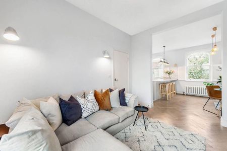 3 bedroom flat to rent - Photo 3