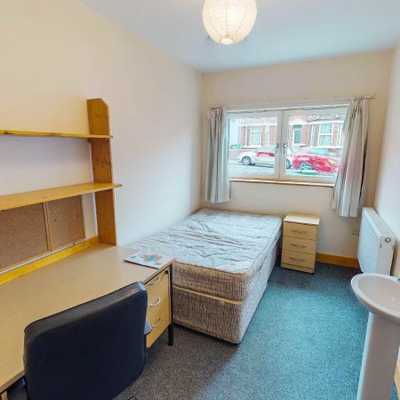 4 bedroom apartment to rent - Photo 4