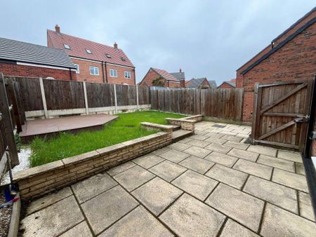 3 bedroom semi-detached house to rent - Photo 4