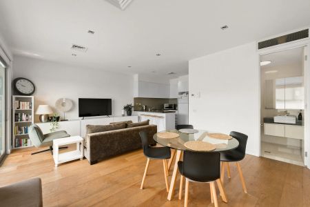 City views and seaside strolls from your 2-bedroom, 2-bathroom oasis - Photo 5