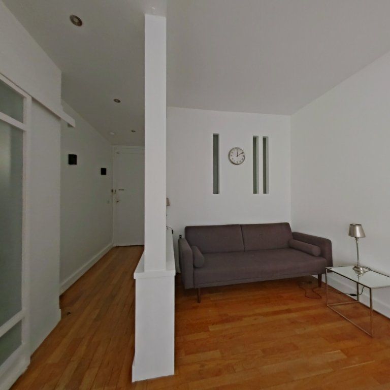 STUDIO A LOUER - PARIS 18EME ARRONDISSEMENT Grandes Carrieres 9 - 40.67 m - 1 596 € - Photo 1