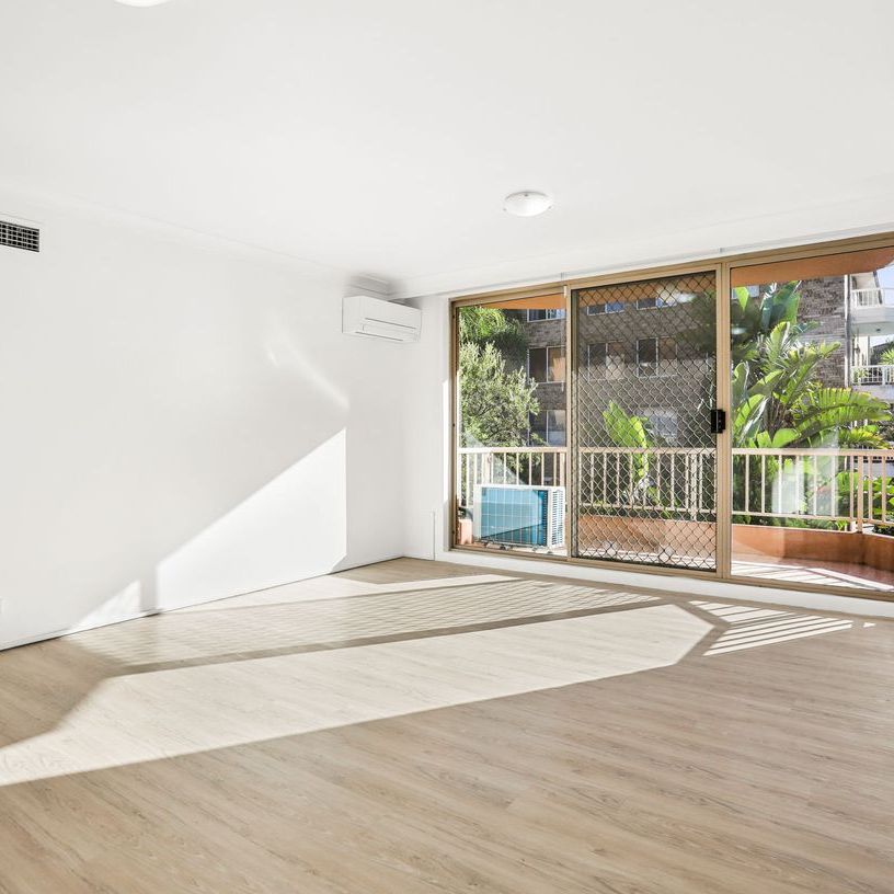 Spacious 3-Bedroom Unit in Prime Location - Photo 1