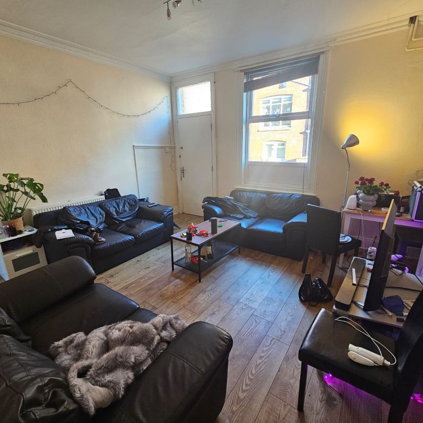 6 Bed - 65 Richmond Avenue, Hyde Park, Leeds - LS6 1DB - Student - Photo 1