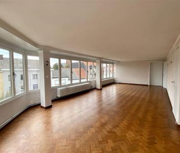 Zeer ruim en sfeervol appartement op topligging - Photo 2