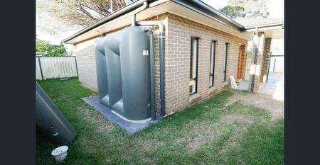 3 BEDROOM GRANNY FLAT - Photo 2