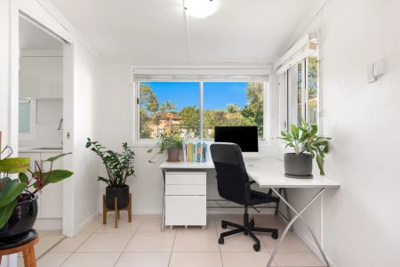 Charming & Updated Family Home in Quiet Holland Park Setting - Photo 3