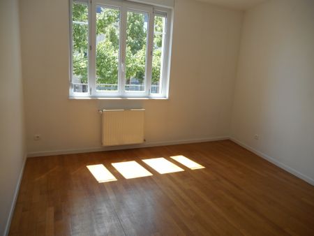 Appartement CHALONS EN CHAMPAGNE - PLACE MONSEIGNEUR TISSIER - Photo 3