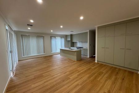 Brand-New Family Home in Riverlea Park - Photo 3