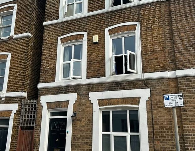 4 Bed Semi-Detached House, Wadham Road, SW15 - Photo 1