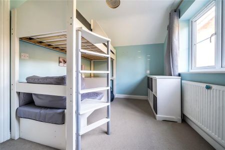 4 bedroom detached house to rent - Photo 2