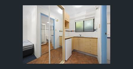 Broadwater-Front Studio with Resort Facilities - Partly Furnished - Photo 3