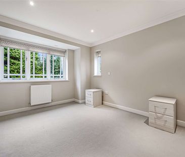 A substantial gated detached family home enjoying far reaching coun... - Photo 6