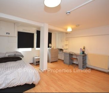 8 Bed Properties in Hyde Park - Photo 4