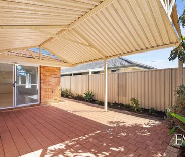 Freshly painted, in front of the park! - Photo 6