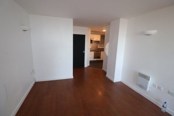 BECKET HOUSE - CENTRAL BRENTWOOD, Property for rent - Photo 1