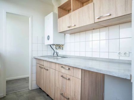 Nettes Dachgeschoss-Appartement mit Einbauküche und Aufzug in ruhiger Lage - Photo 3