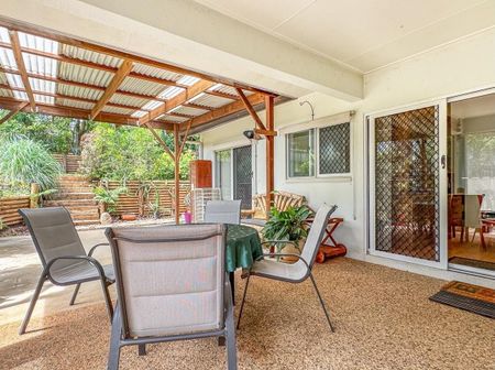 SOLID FAMILY HOME ON LARGE BLOCK IN SOUGHT AFTER SUBURB - Photo 2