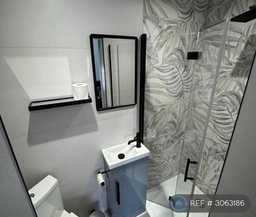 1 bedroom in a house share to rent - Photo 6