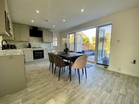 3 bedroom detached bungalow to rent - Photo 2