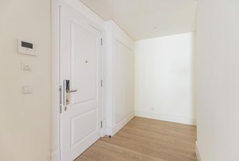 1 Bedroom Apartment with swimming pool, Janelas Verdes, Lisboa