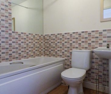 2 bedroom semi-detached house to rent - Photo 5