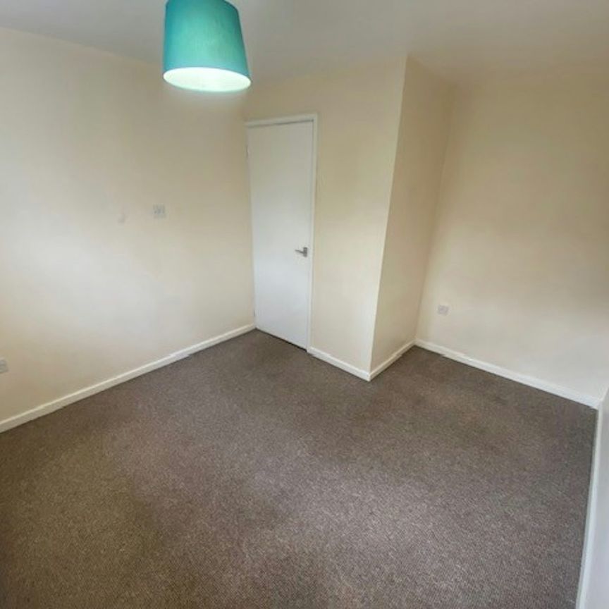Flat to rent on - Photo 1