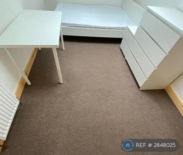 3 bedroom flat to rent - Photo 6