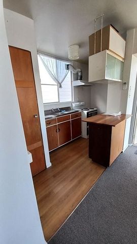 Recently renovated 1-bedroom unit - Photo 3