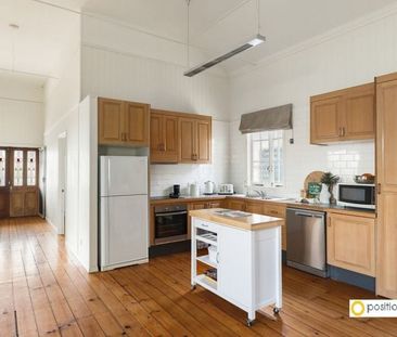 Beautifully Renovated Character Home, perfect for Families! - Photo 2