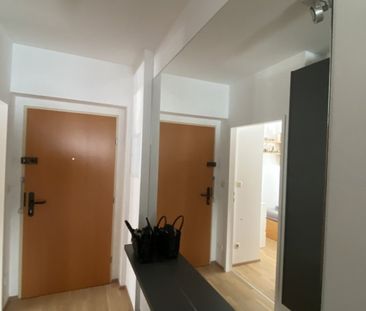 Gemütliche 3 Zimmer Dachgeschoss-Wohnung mit Lift in zentraler Lage - Photo 2