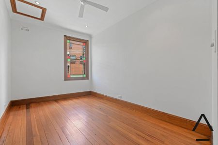 Stylish Two-Bedroom Apartment in the Heart of Vibrant Newtown - Photo 4