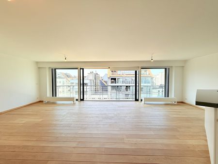 Ruim 3-slaapkamer appartement aan de zonnekant van de Lippenslaan! - Photo 3