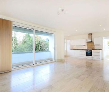 3 bedroom flat to rent - Photo 2